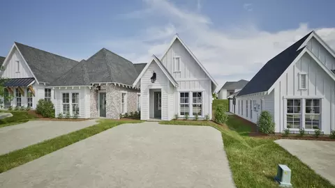 1045 Hunters Way, Opelika, AL 36801