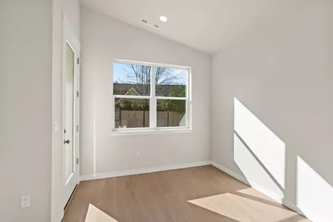 Bedroom - 1141 Pumpkin Rdg, Eagle Point, OR 97524 photo 1 of 2