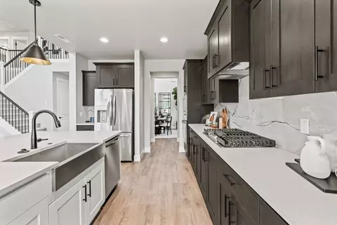 Kitchen - 1141 Pumpkin Rdg, Eagle Point, OR 97524 photo 2 of 2