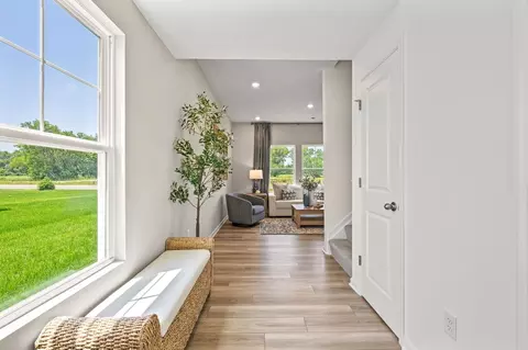 Entry Way - 203 Scorsese St, Springfield, OH 45505 photo 6 of 10