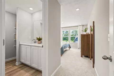 Entry Way - 203 Scorsese St, Springfield, OH 45505 photo 8 of 10