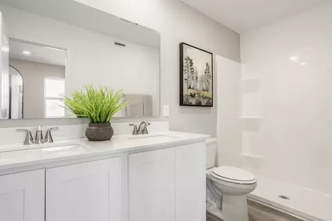 Bath - 203 Scorsese St, Springfield, OH 45505 photo 2 of 13