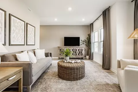 Living - 203 Scorsese St, Springfield, OH 45505 photo 3 of 6