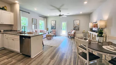 129 Harper Grove Cir, Ocean Springs, MS 39564