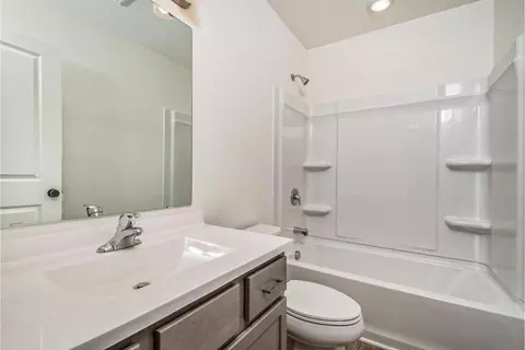 Bath - Valley View Court, Marshall, MI 49068 photo 3 of 4
