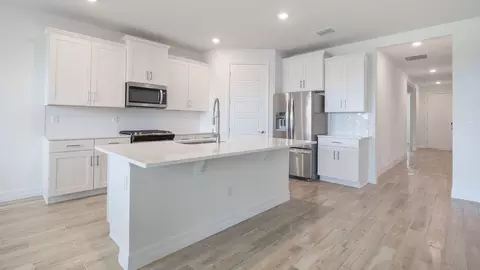 Kitchen - 3980 Kennebunk Loop, Mount Dora, FL 32757 photo 2 of 5