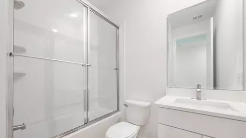 Bath - 3980 Kennebunk Loop, Mount Dora, FL 32757 photo 1 of 7