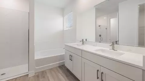 Bath - 3980 Kennebunk Loop, Mount Dora, FL 32757 photo 3 of 7