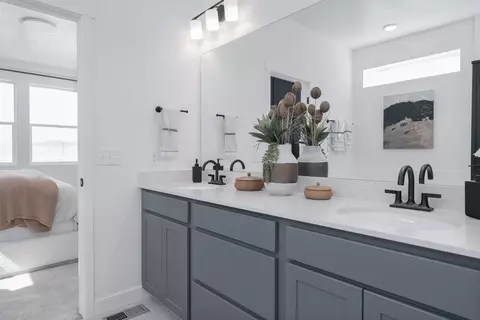 Bath - 295 Clear Granite Way, Eagle Mountain, UT 84005 photo 3 of 4