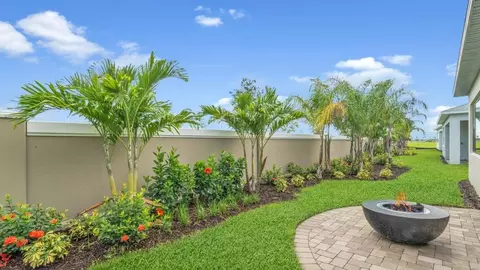 Exterior - 8308 Golden Beach Ct, Parrish, FL 34219 photo 3 of 18