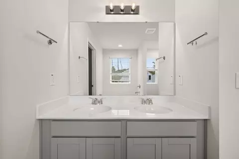 Bath - 40 Gus Ct, Bunnlevel, NC 28323 photo 1 of 3