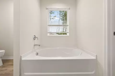 Bath - 40 Gus Ct, Bunnlevel, NC 28323 photo 2 of 3