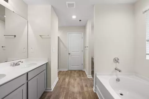 Entry Way - 40 Gus Ct, Bunnlevel, NC 28323 photo 4 of 5
