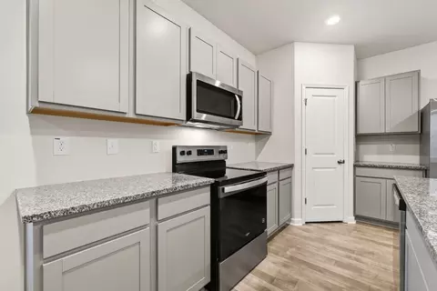 Kitchen - 40 Gus Ct, Bunnlevel, NC 28323 photo 3 of 6