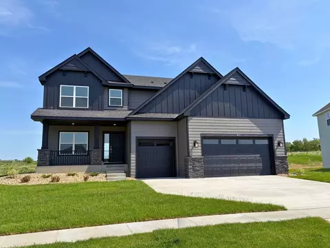 911 Milborne Ln NW, Rochester, MN 55901