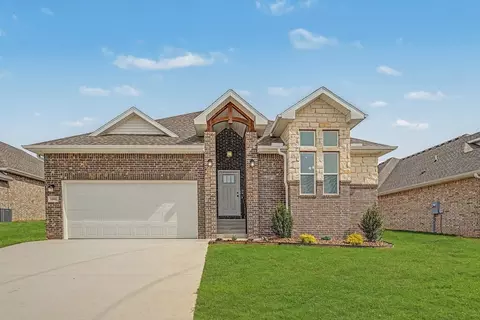 1090 Garrett Ln, Centerton, AR 72719