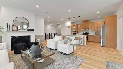 Living - 3301 Greycliff Trl, Franklin, OH 45005 photo 2 of 4