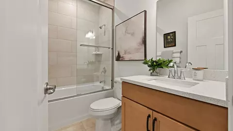 Bath - 3301 Greycliff Trl, Franklin, OH 45005 photo 6 of 9