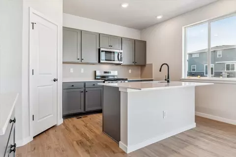 Kitchen - 3511 Switchgrass Ln, Dacono, CO 80514 photo 3 of 6