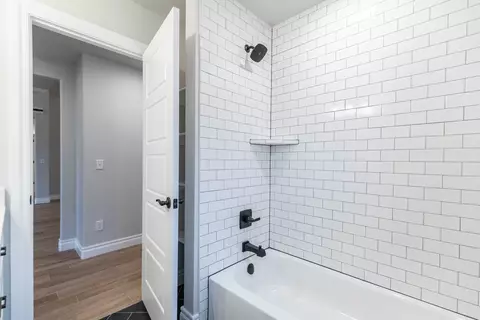 Bath - 2920 E Northampton St, Broken Arrow, OK 74014 photo 6 of 9