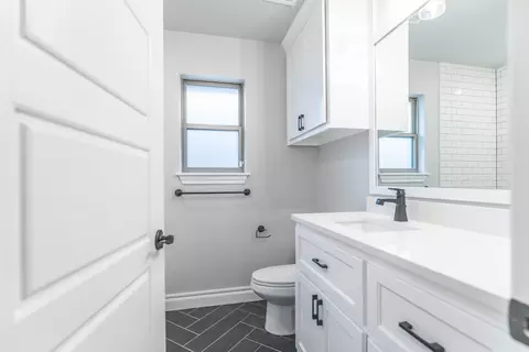 Bath - 2920 E Northampton St, Broken Arrow, OK 74014 photo 5 of 9