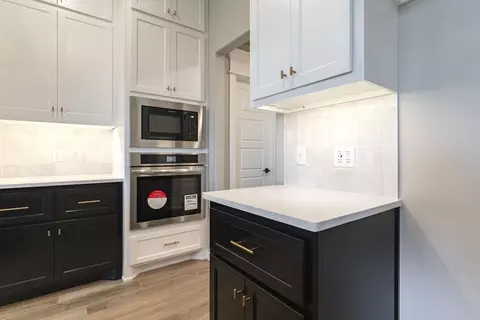 Kitchen - 2920 E Northampton St, Broken Arrow, OK 74014 photo 2 of 16