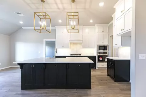Kitchen - 2920 E Northampton St, Broken Arrow, OK 74014 photo 1 of 16