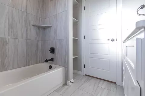 Bath - 2920 E Northampton St, Broken Arrow, OK 74014 photo 3 of 9