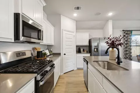 Kitchen - 555 Brookside Dr, Van Alstyne, TX 75495 photo 3 of 3