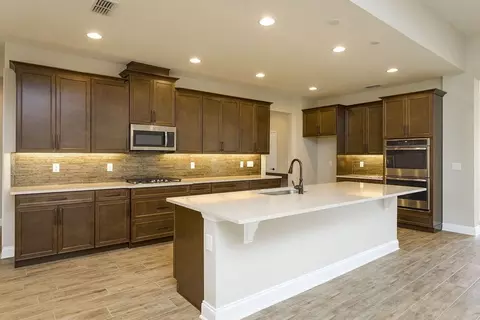 Kitchen - 3325 Forest Packs Loop, Apopka, FL 32712 photo 2 of 7