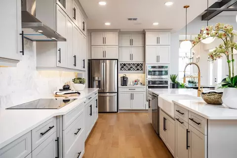 Kitchen - 3325 Forest Packs Loop, Apopka, FL 32712 photo 5 of 7