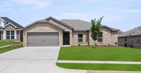 1240 Clubhouse Dr, Burleson, TX 76028