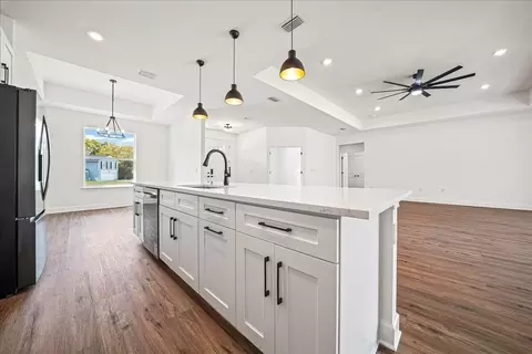 Kitchen - 13161 Spring Hill Dr, Spring Hill, FL 34609 photo 6 of 8