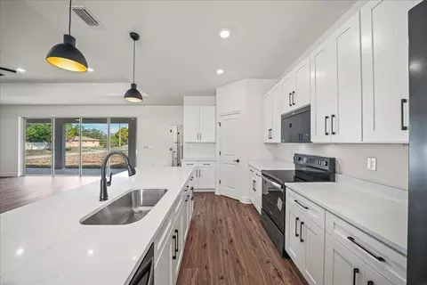 Kitchen - 13161 Spring Hill Dr, Spring Hill, FL 34609 photo 1 of 8