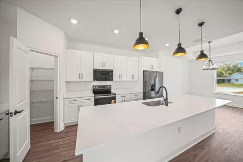 Kitchen - 13161 Spring Hill Dr, Spring Hill, FL 34609 photo 5 of 8
