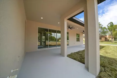 Exterior - 13161 Spring Hill Dr, Spring Hill, FL 34609 photo 4 of 7
