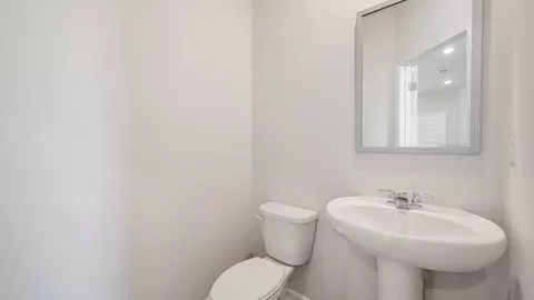 Bath - 467 Tate St, Monroe, GA 30655 photo 1 of 2
