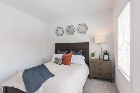 Bedroom - 607 Skytop Dr, Cumming, GA 30040 photo 7 of 7