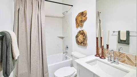 Bath - 5548 Dora Way, Oceanside, CA 92057 photo 4 of 7