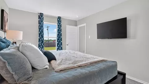 Bedroom - 140 Pinehurst Dr, Boyd, TX 76023 photo 4 of 11