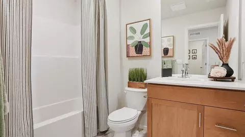 Bath - 21217 SE Pelee Dr, Bend, OR 97702 photo 2 of 3
