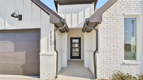 Exterior - 22727 E 106th Pl S, Broken Arrow, OK 74014 photo 7 of 9