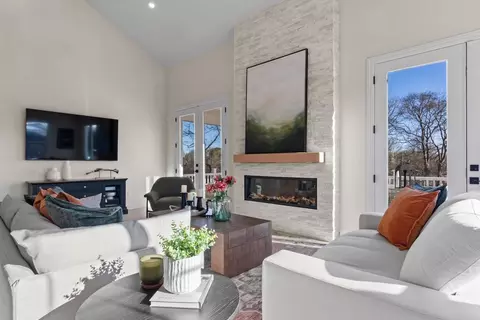 Living - 7 Summertime Cir, Pawcatuck, CT 06379 photo 2 of 2