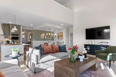 Living - 7 Summertime Cir, Pawcatuck, CT 06379 photo 1 of 2