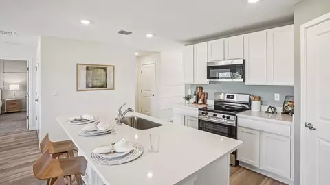 Kitchen - 9841 Coconut Ct, Spring Hill, FL 34608 photo 6 of 9
