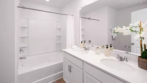 Bath - 1396 5th St Dr NE, Hickory, NC 28601 photo 2 of 6
