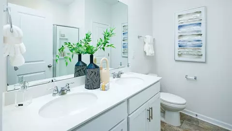 Bath - 1396 5th St Dr NE, Hickory, NC 28601 photo 1 of 6