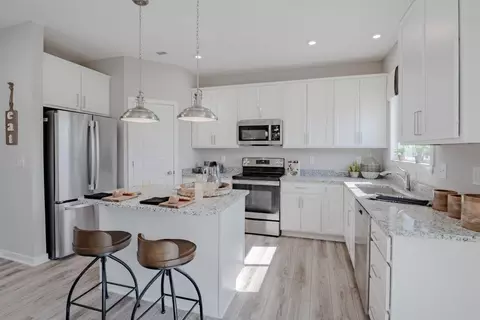 Kitchen - 105 Sycamore Dr, Circleville, OH 43113 photo 5 of 9