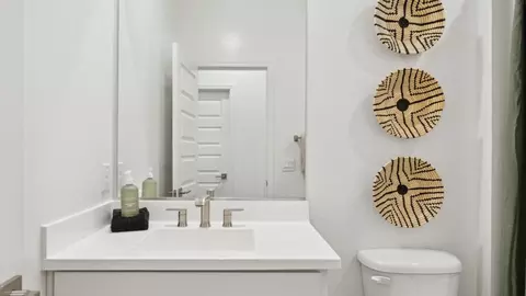 Bath - 1419 E Harwell Rd, Phoenix, AZ 85042 photo 1 of 8
