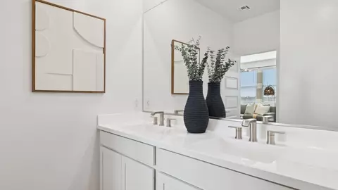 Bath - 1419 E Harwell Rd, Phoenix, AZ 85042 photo 7 of 8